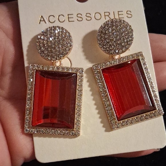 Elegant Red and Gold Earrings - Picture 4 of 4
